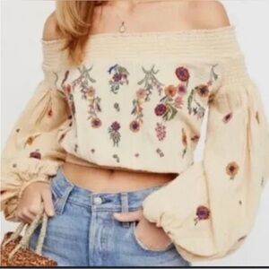 FREE PEOPLE Saachi Top Bordado Floral Off-Shoulder. SIZE: XS